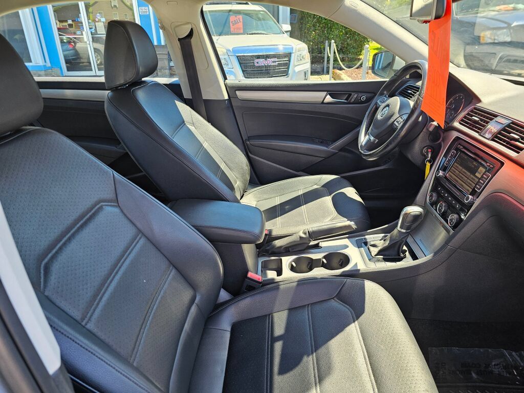 Used 2014 Volkswagen Passat 1.8T SE FWD image 11