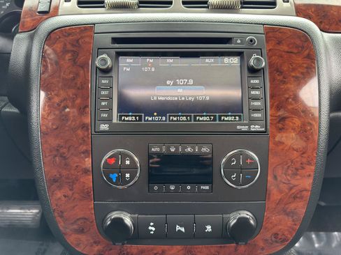 Used 2011 Chevrolet Avalanche LTZ AWD/4WD image 27
