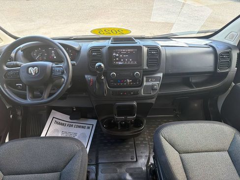 Used 2025 RAM ProMaster 2500 w/ Convenience Group FWD image 8