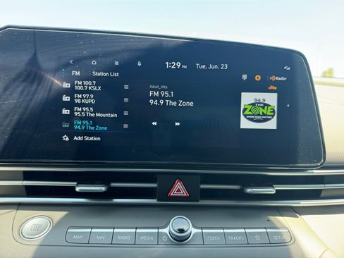 Used 2023 Hyundai Elantra SEL w/ Convenience Package FWD image 12