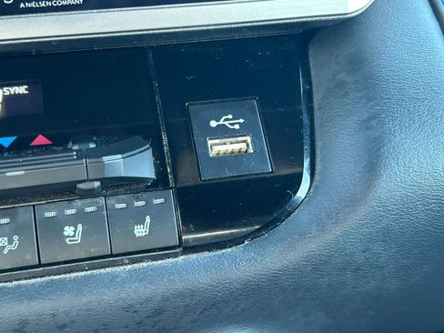 Used 2022 Toyota Tundra Platinum image 38