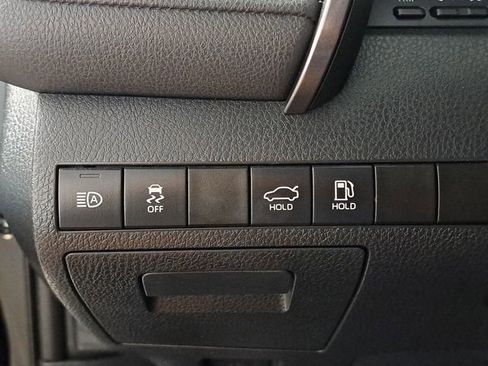 Used 2020 Toyota Camry SE image 23