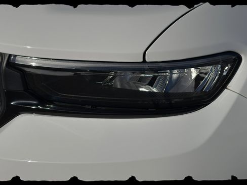 Used 2025 Jeep Grand Cherokee Altitude image 12