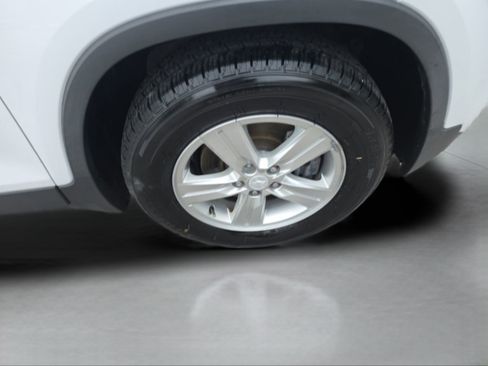 Used 2020 Chevrolet Trax LS w/ Tint and Cruise Package FWD image 16