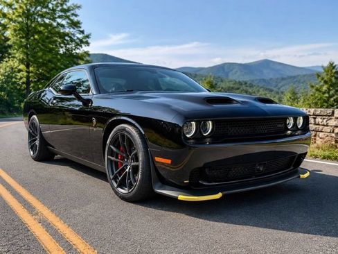 Used 2023 Dodge Challenger SRT Hellcat RWD image 1