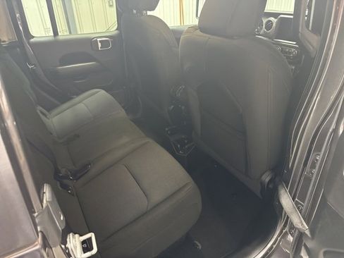 Used 2021 Jeep Gladiator Overland image 19