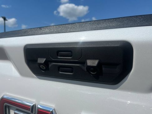 Used 2022 GMC Sierra 1500 SLT AWD/4WD image 44
