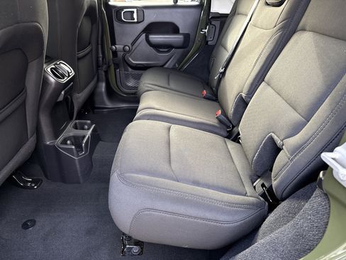 Used 2022 Jeep Wrangler Unlimited Sport image 25