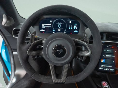 Used 2023 McLaren Artura RWD image 18