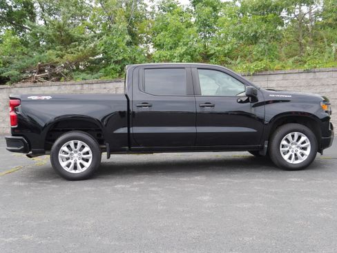 Certified 2022 Chevrolet Silverado 1500 Custom AWD/4WD image 9