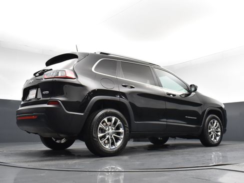 Used 2019 Jeep Cherokee Latitude Plus w/ Cold Weather Group AWD/4WD image 22