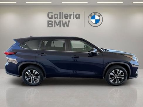 Used 2023 Toyota Highlander XLE image 6