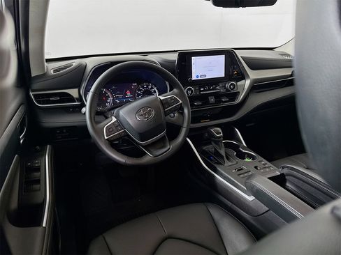 Used 2023 Toyota Highlander XLE image 20