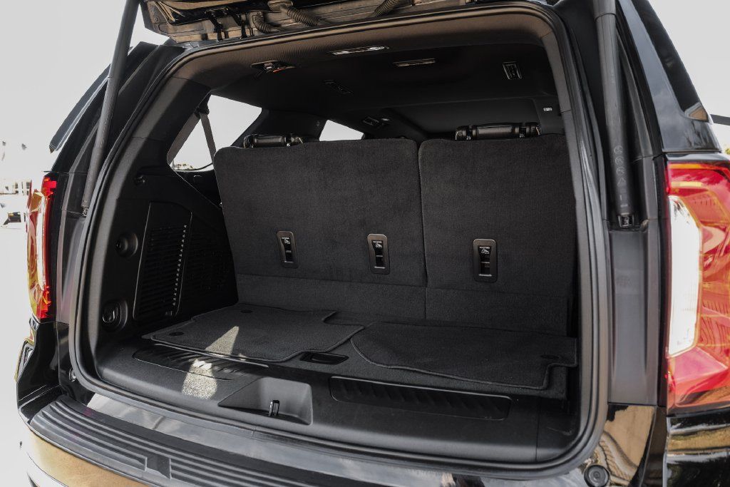 Used 2021 GMC Yukon SLT w/ SLT Premium Package RWD image 58