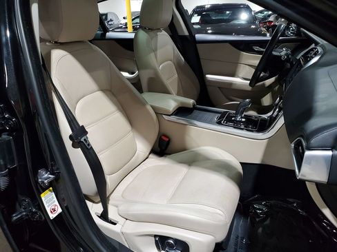 Used 2020 Jaguar XE S RWD image 14
