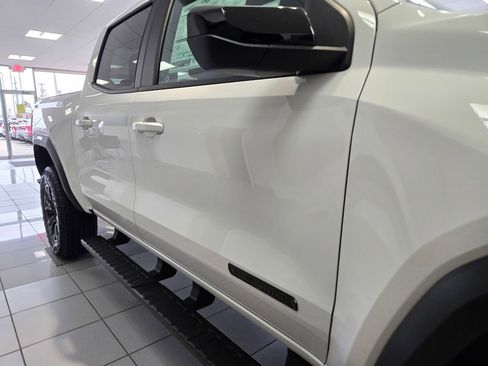 New 2025 GMC Canyon Elevation w/ Convenience Package image 25