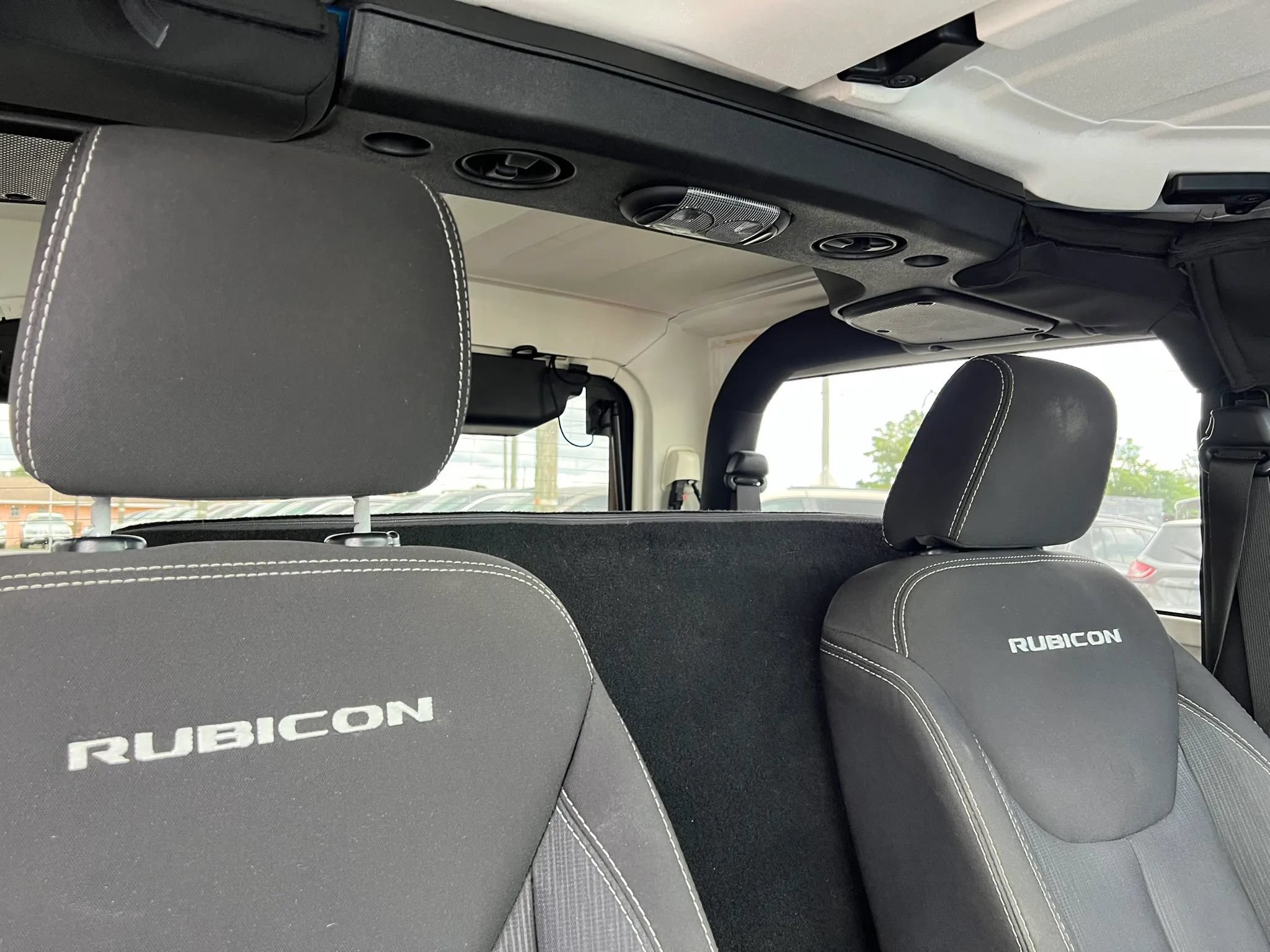 Used 2015 Jeep Wrangler Rubicon w/ Power Convenience Group AWD/4WD image 12
