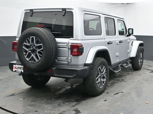 Used 2024 Jeep Wrangler Sahara image 10