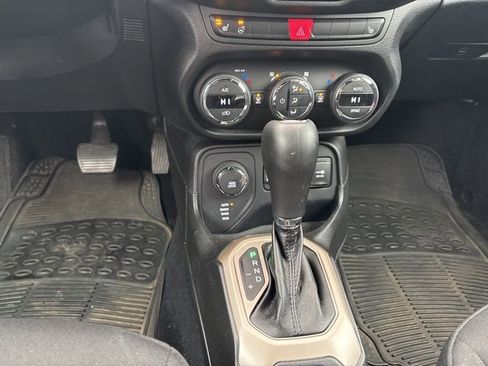 Used 2015 Jeep Renegade Latitude w/ Popular Equipment Group image 16