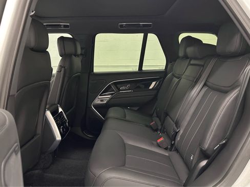 Used 2025 Land Rover Range Rover SE AWD/4WD image 14