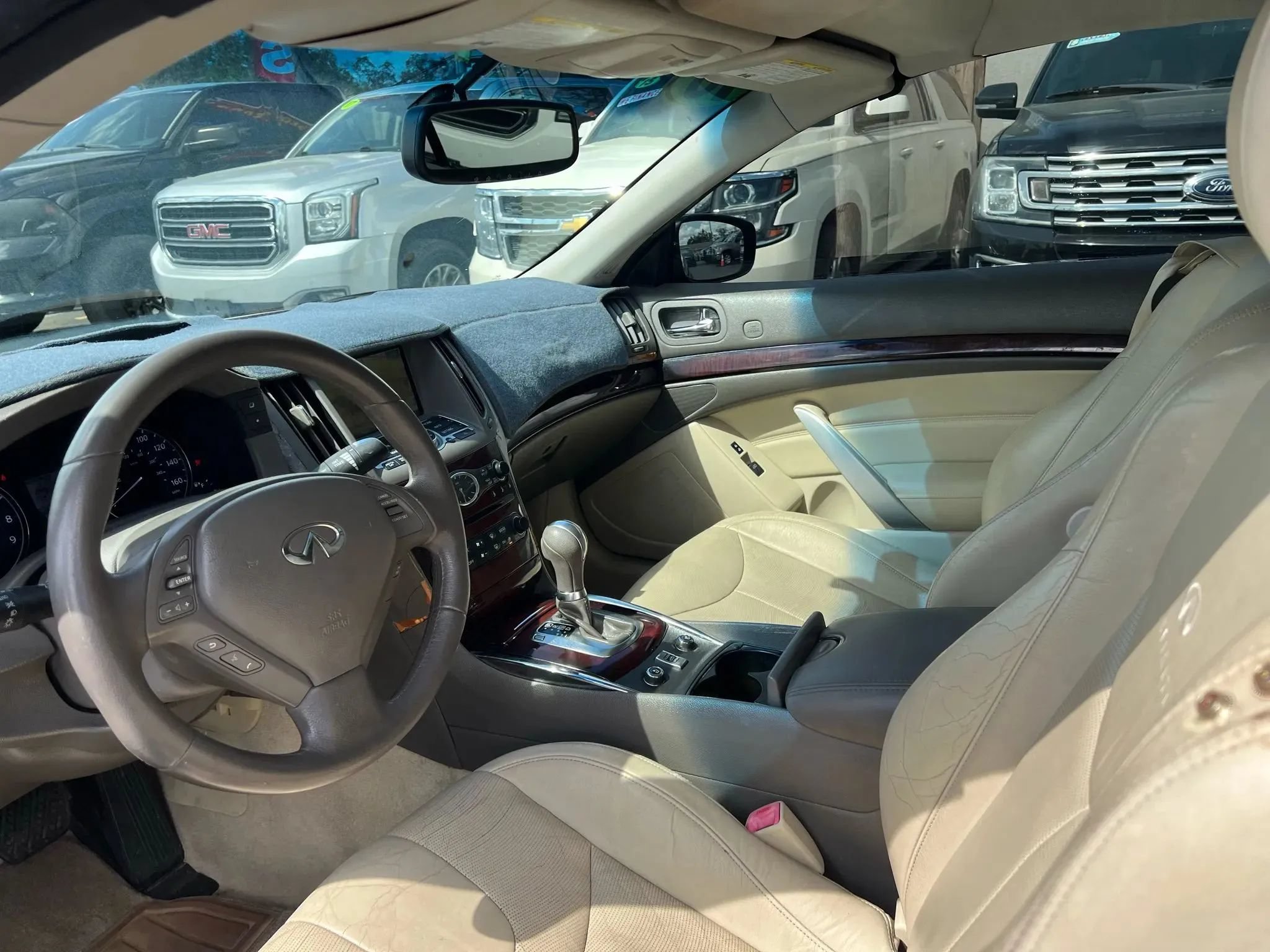 Used 2010 INFINITI G37 Convertible w/ Premium Pkg RWD image 10