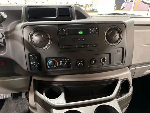 Used 2009 Ford E-150 and Econoline 150 Wagon image 39