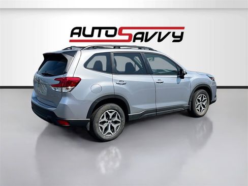 Used 2024 Subaru Forester Premium image 7