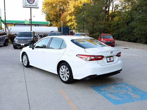Used 2020 Toyota Camry LE image 5