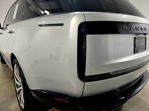 Certified 2025 Land Rover Range Rover Long Wheelbase Autobiography AWD/4WD image 11