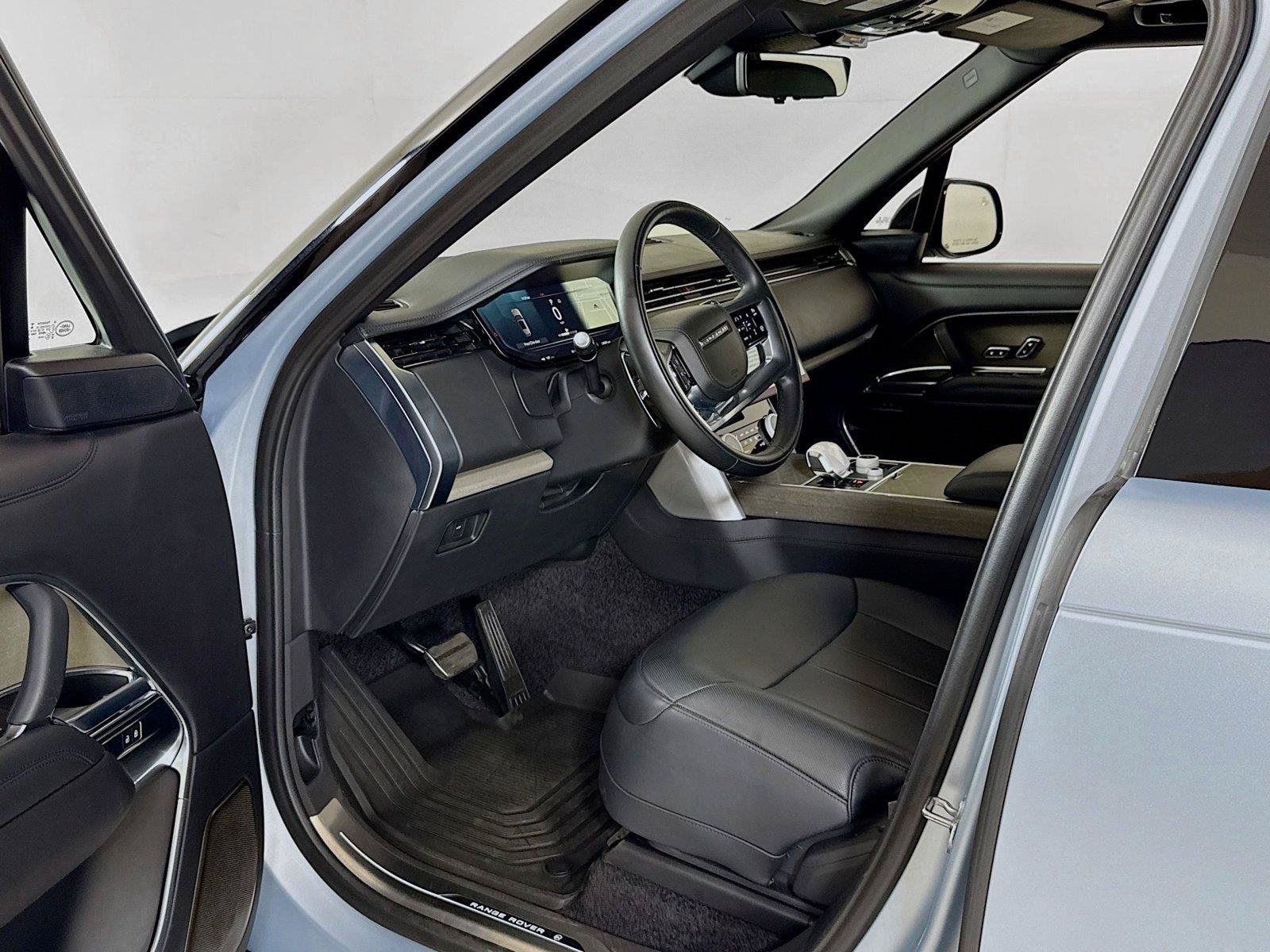 Used 2023 Land Rover Range Rover SV AWD/4WD image 12