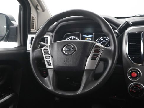 Used 2017 Nissan Titan SV AWD/4WD image 17