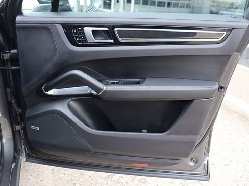 Used 2020 Porsche Cayenne Turbo image 58