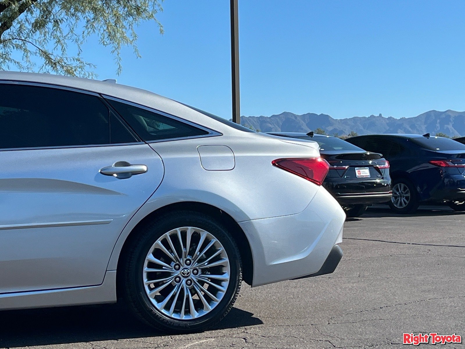 Certified 2020 Toyota Avalon Limited w/ Advanced Safety Package FWD image 10
