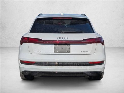 Used 2022 Audi e-tron Premium Plus w/ Premium Plus Package image 6