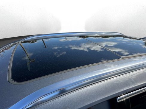 Used 2022 Buick Envision Avenir w/ Technology Package II image 34