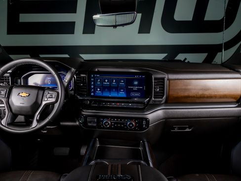 Used 2025 Chevrolet Silverado 3500 High Country w/ Technology Package AWD/4WD image 3