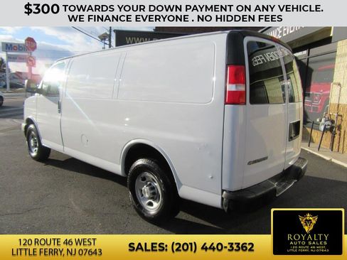 Used 2017 Chevrolet Express 2500 image 9