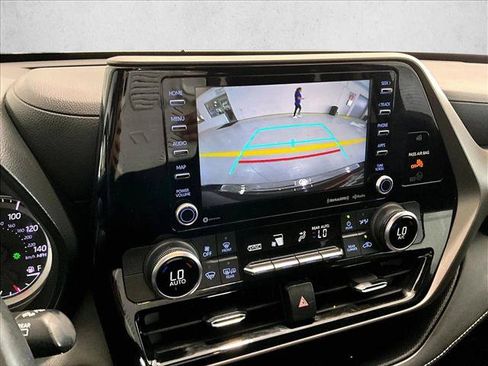 Used 2022 Toyota Highlander LE FWD image 23