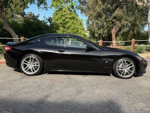 Used 2017 Maserati GranTurismo Sport image 31