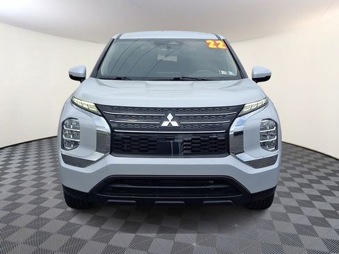 Used 2022 Mitsubishi Outlander ES FWD image 2