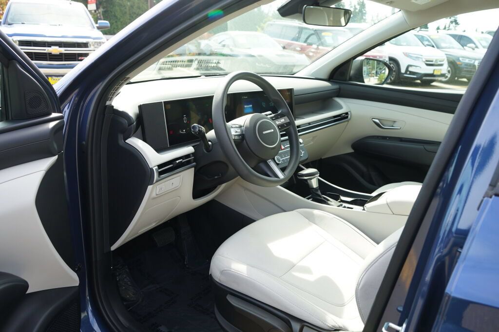 Certified 2025 Hyundai Tucson SE FWD image 17