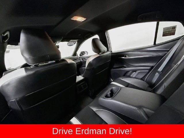 Used 2026 Toyota Camry SE FWD image 10