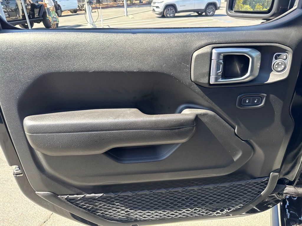 Certified 2023 Jeep Wrangler Unlimited AWD/4WD image 15