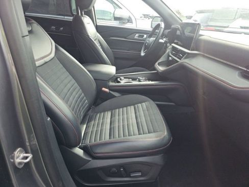 Used 2025 Ford Explorer ST-Line w/ ST-Line Street Pack image 7