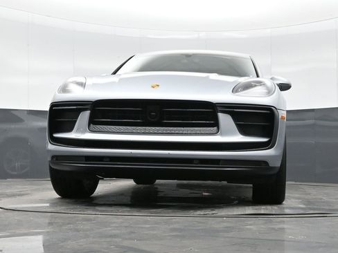 Certified 2022 Porsche Macan image 41