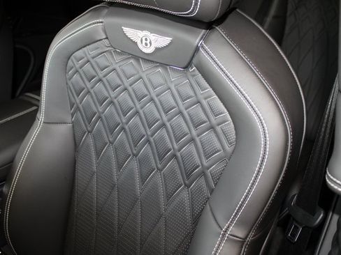 Used 2022 Bentley Flying Spur V8 image 11