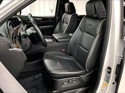 Used 2024 Cadillac Escalade Premium Luxury AWD/4WD image 24