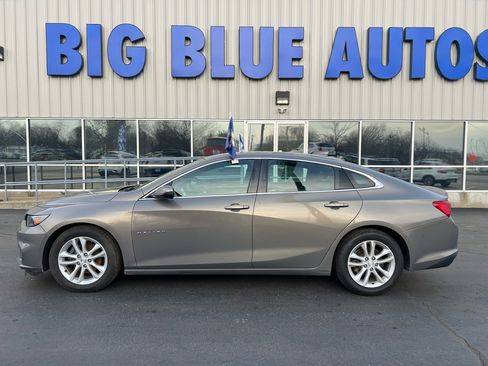 Used 2017 Chevrolet Malibu LT w/ Leather Package image 2