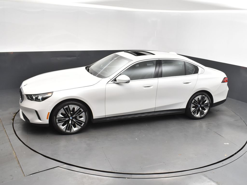 Used 2024 BMW 530i xDrive AWD/4WD image 31