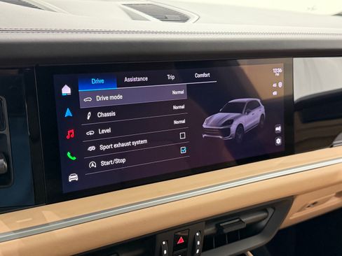 Certified 2025 Porsche Cayenne GTS AWD/4WD image 45
